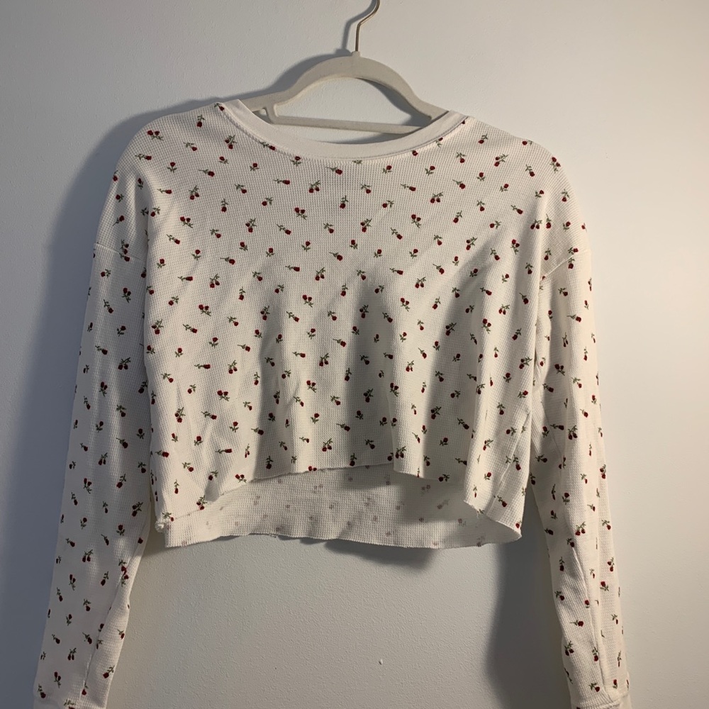 Forever 21 Cherry Long Sleeve Size S